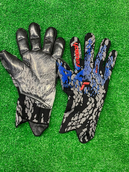 Goalkeeper gloves