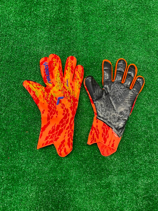 Goalkeeper gloves